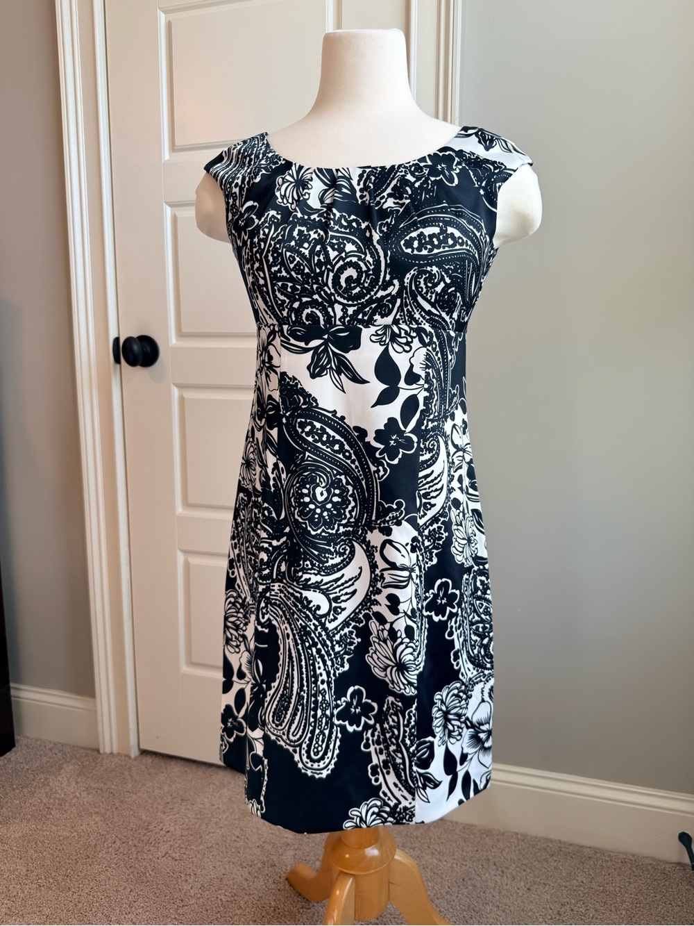AGB Petite Black White Paisley Sheath Dress Size 4P